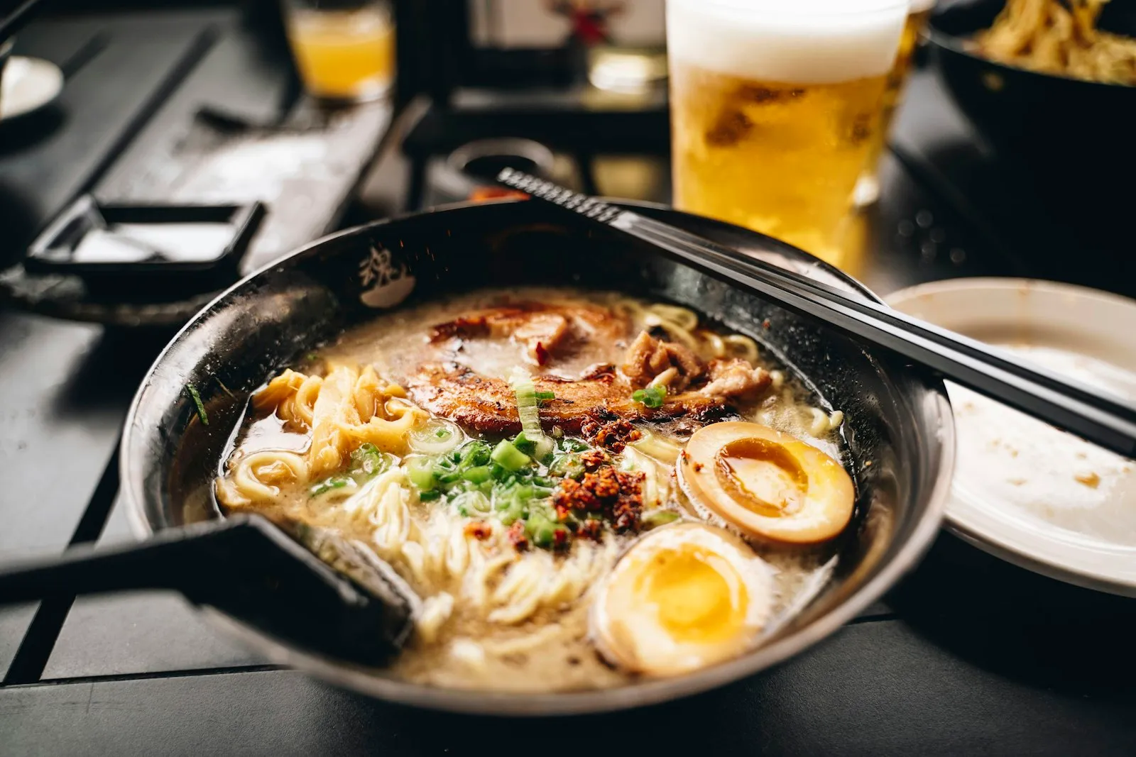 中華そば — 澄んだ醤油スープに極細の縮れ麺