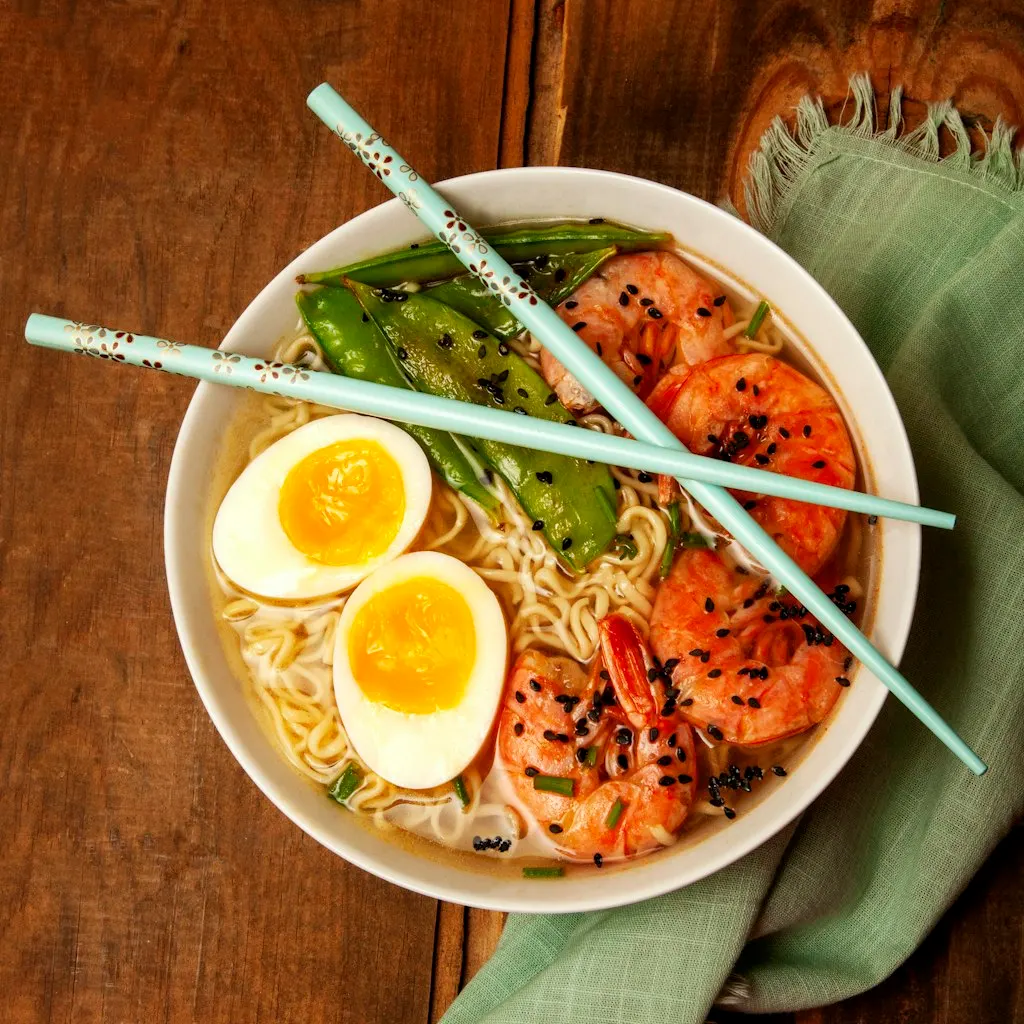 極細の縮れ麺