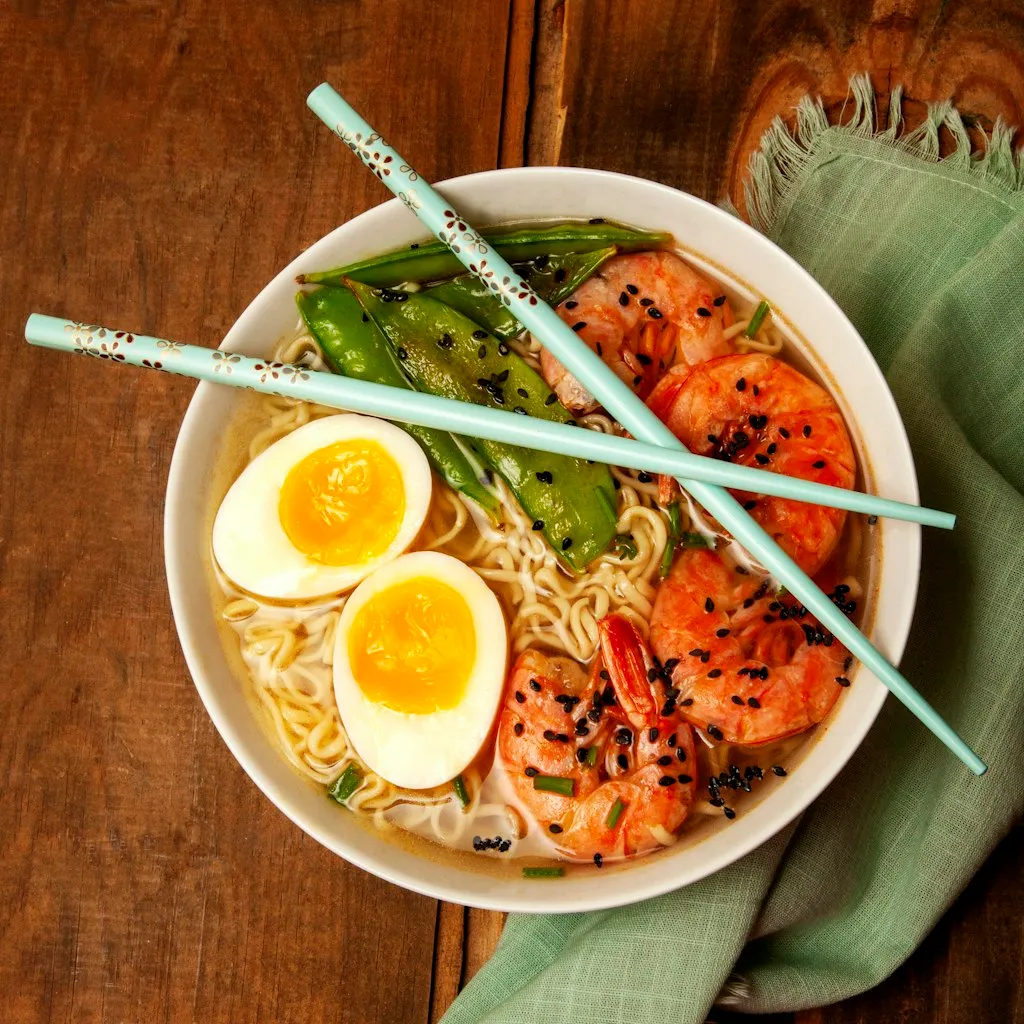 極細の縮れ麺